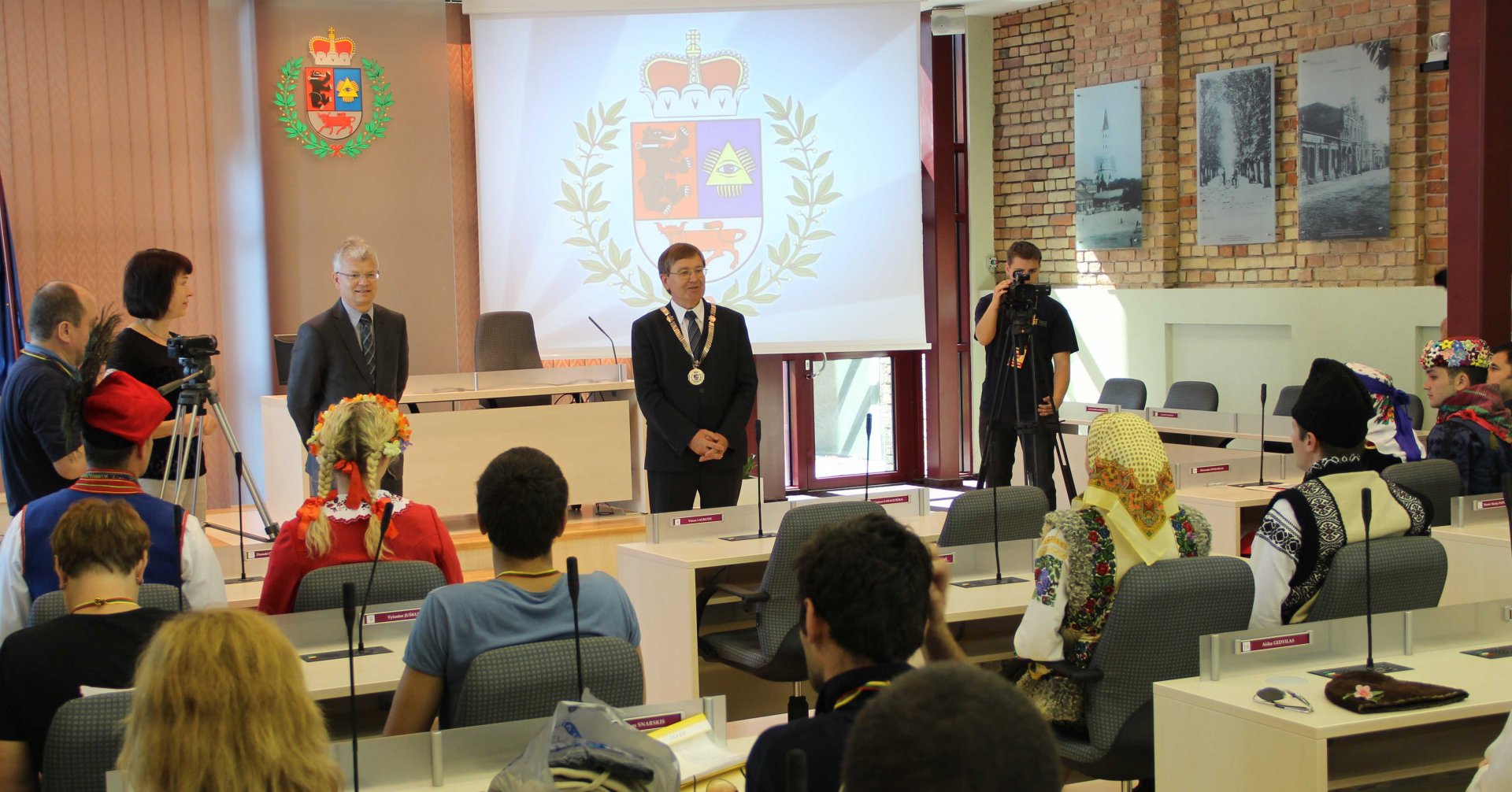Lietuvos ambasadorius R. Degutis ir Šiaulių m. meras J. Sartauskas pasveikino festivalio-konkurso 